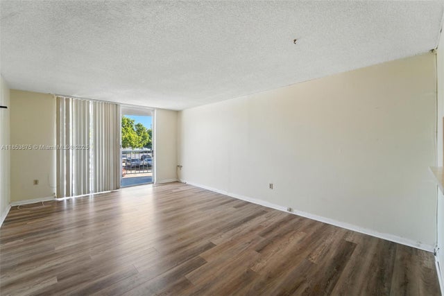 5 of 12 - 496 Nw 165th St Rd D-211, Miami, FL