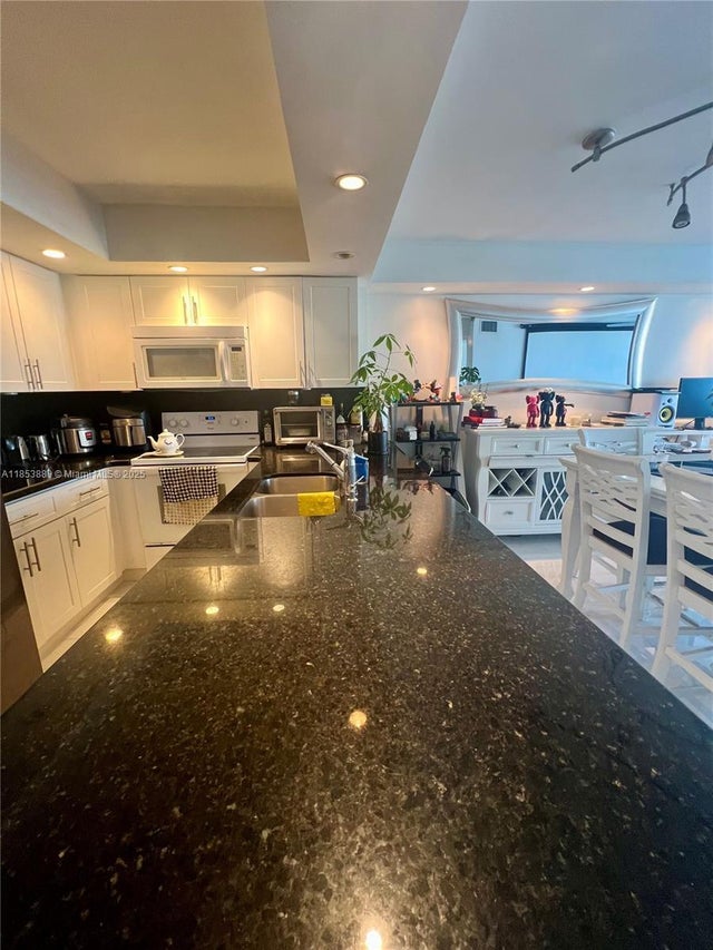 4 of 22 - 5838 Collins Ave 14d, Miami Beach, FL