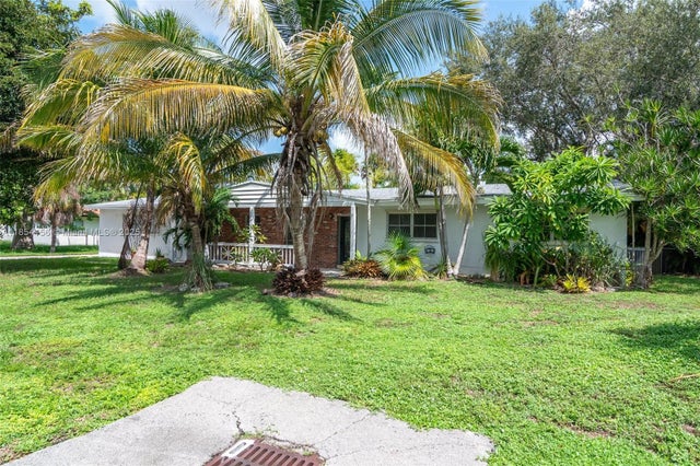 1 of 9 - 8465 Sw 143rd St, Palmetto Bay, FL