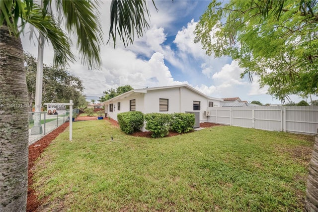 4 of 49 - 7605 W 6th Ave, Hialeah, FL