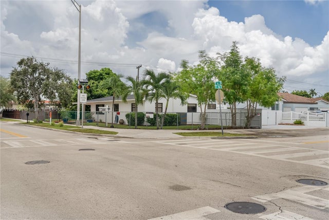 5 of 49 - 7605 W 6th Ave, Hialeah, FL