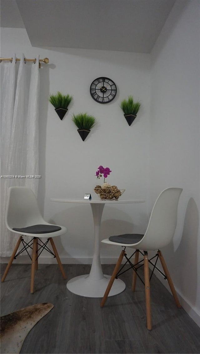 4 of 14 - 810 7th St 107, Miami Beach, FL