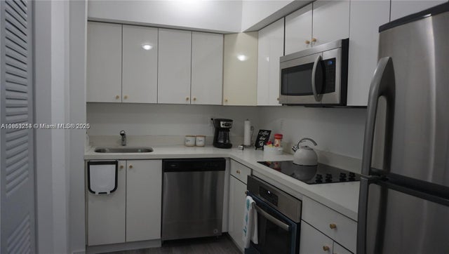 5 of 14 - 810 7th St 107, Miami Beach, FL