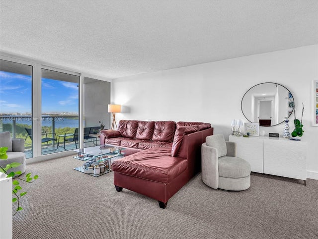 4 of 25 - 100 Bayview Dr 1025, Sunny Isles Beach, FL