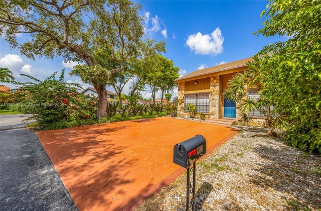 2 of 33 - 7380 Sw 114th Pl, Miami, FL