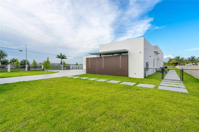 4 of 67 - 12190 Nw 6th St, Miami, FL