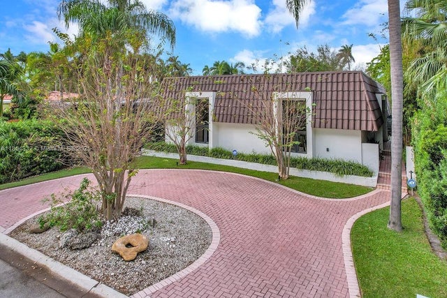 4 of 74 - 919 N Northlake Dr, Hollywood, FL