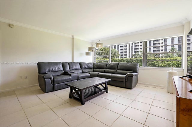 2 of 45 - 1700 Ne 105th St 203, Miami Shores, FL