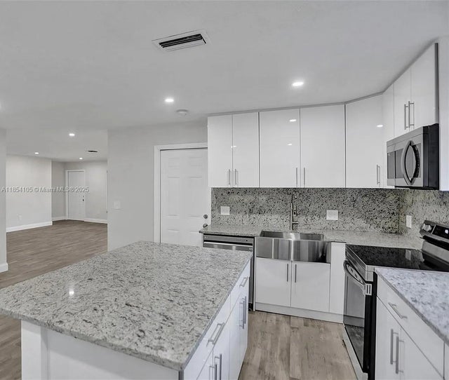 4 of 13 - 4040 Sw 54th Ave, Davie, FL