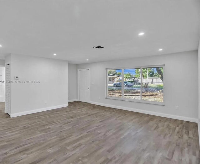 5 of 13 - 4040 Sw 54th Ave, Davie, FL