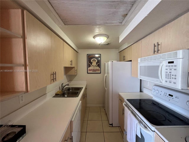 3 of 8 - 1185 Marseille Dr 309, Miami Beach, FL