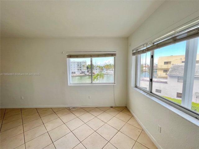 4 of 8 - 1185 Marseille Dr 309, Miami Beach, FL