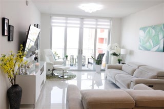 Photo of Listing #A11853810