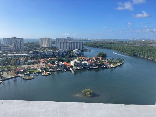 5 of 42 - 400 Sunny Isles Blvd 2004, Sunny Isles Beach, FL