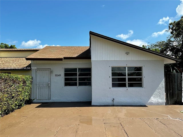 1 of 8 - 11549 Sw 4th St, Sweetwater, FL
