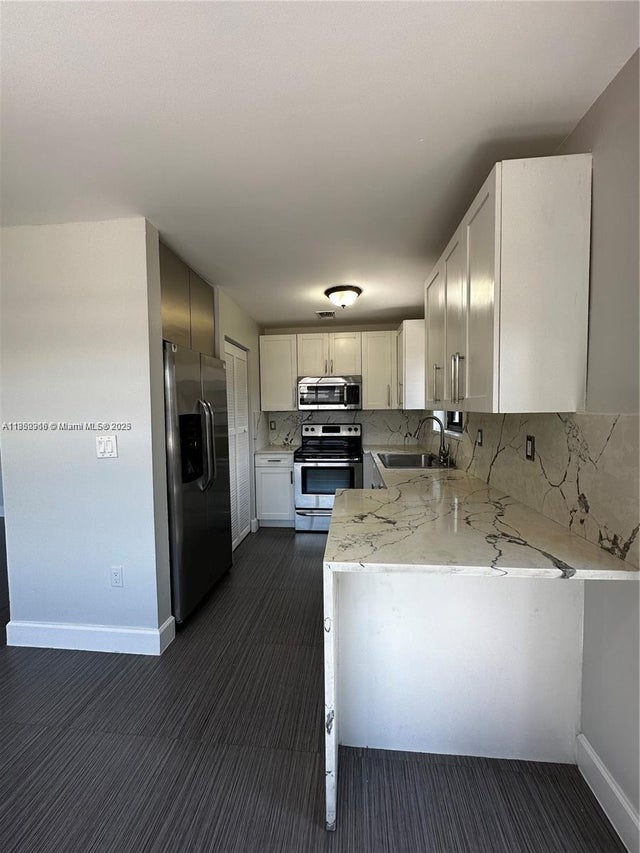 4 of 8 - 11549 Sw 4th St, Sweetwater, FL