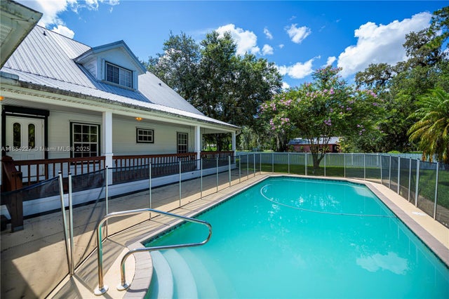 3 of 76 - 202 N Cypress Ave, La Belle, FL