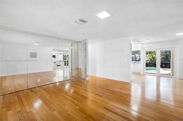 3 of 49 - 2020 Nw 33rd Ct, Oakland Park, FL
