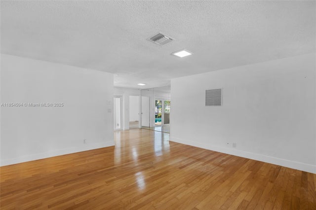 5 of 49 - 2020 Nw 33rd Ct, Oakland Park, FL