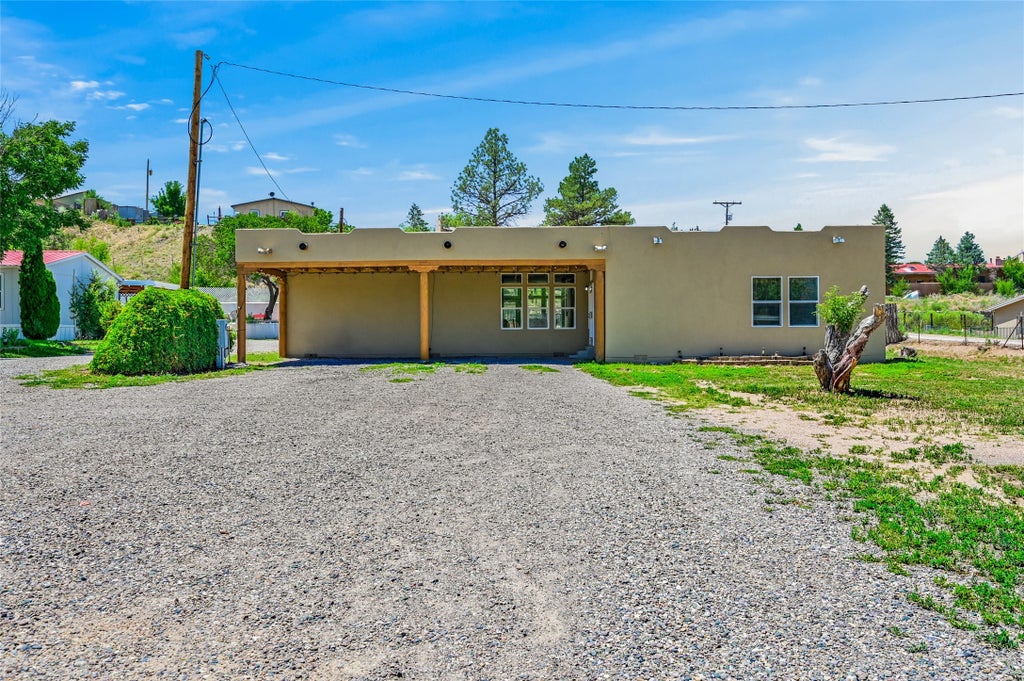 8 Camino Catalina, Santa Fe