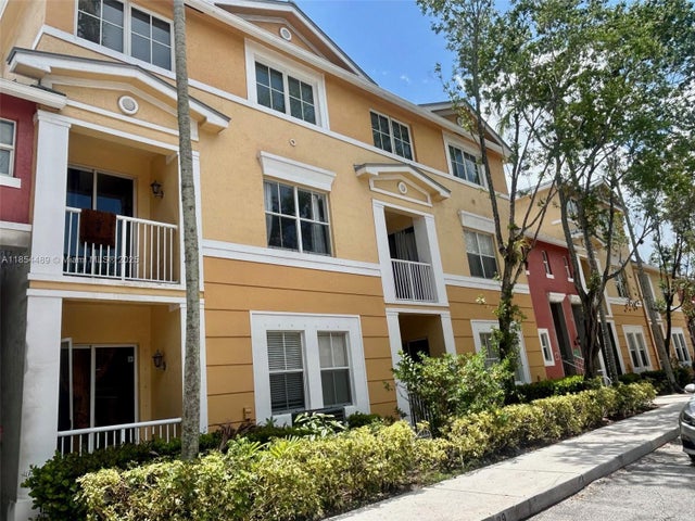 2 of 28 - 1104 Shoma Dr, Royal Palm Beach, FL