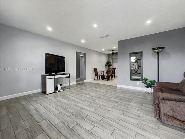 1 of 17 - 6960 Nw 11th Ct, Margate, FL