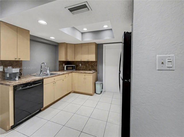 2 of 17 - 6960 Nw 11th Ct, Margate, FL