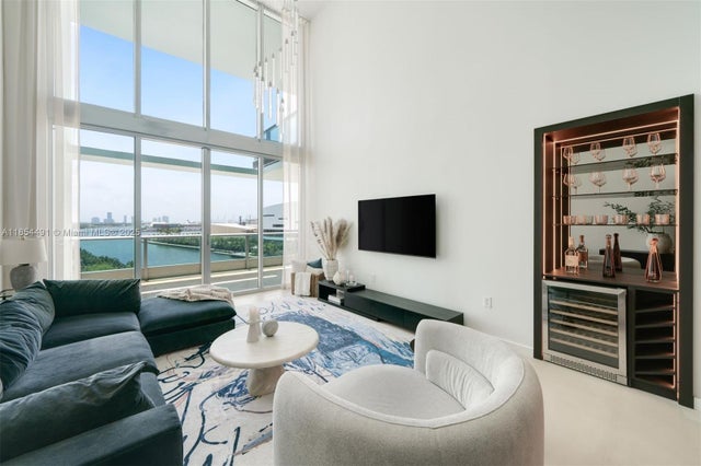 4 of 31 - 900 Biscayne Blvd 905, Miami, FL