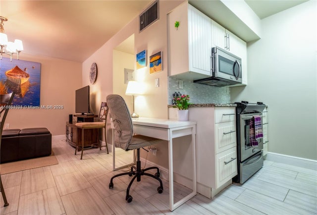 1 of 22 - 2145 Pierce St 113, Hollywood, FL