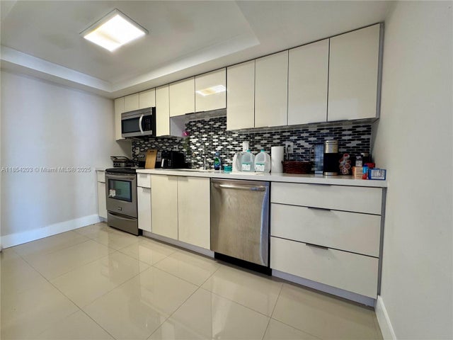 2 of 31 - 18011 Biscayne Blvd 1802, Aventura, FL