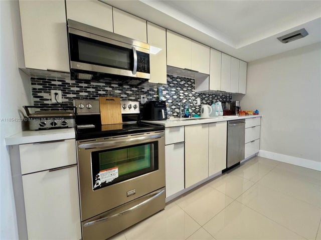 3 of 31 - 18011 Biscayne Blvd 1802, Aventura, FL