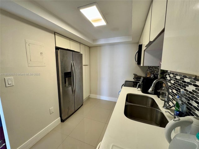 4 of 31 - 18011 Biscayne Blvd 1802, Aventura, FL