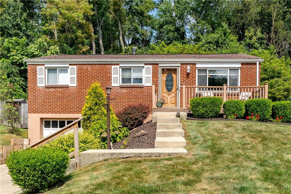 710 De Haviland Drive, Plum Boro