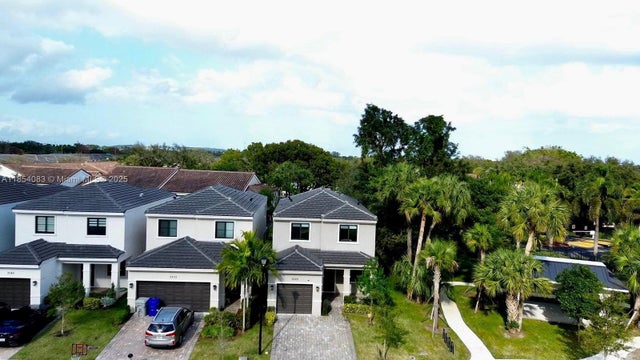 2 of 6 - 3525 Nw 1st St, Pompano Beach, FL