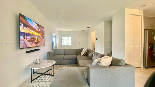 4 of 6 - 3525 Nw 1st St, Pompano Beach, FL