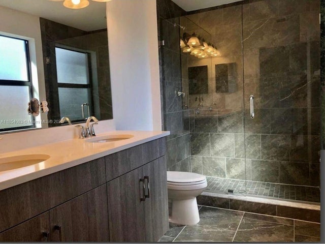 5 of 6 - 3525 Nw 1st St, Pompano Beach, FL
