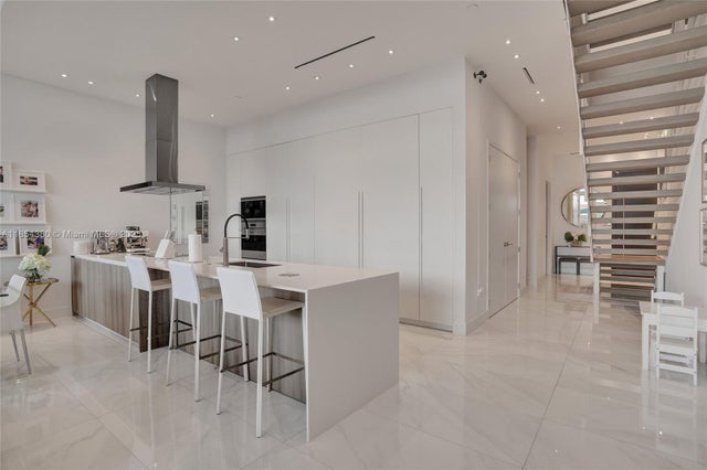 2 of 33 - 3750 Yacht Club Dr Th2, Aventura, FL