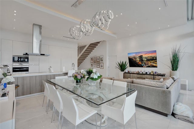 4 of 33 - 3750 Yacht Club Dr Th2, Aventura, FL