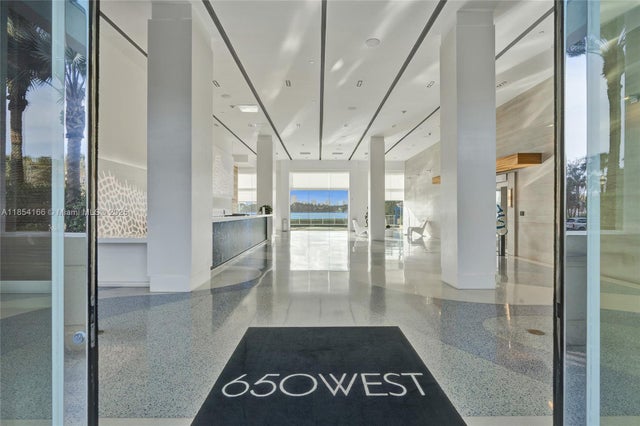 3 of 36 - 650 West Ave 1408, Miami Beach, FL