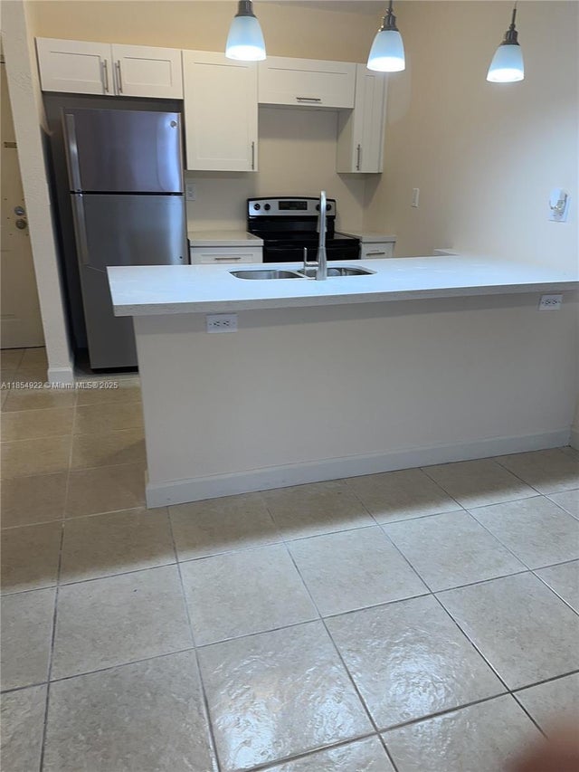 4 of 6 - 10900 Sw 104th St 118, Miami, FL