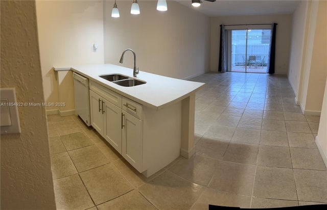 5 of 6 - 10900 Sw 104th St 118, Miami, FL