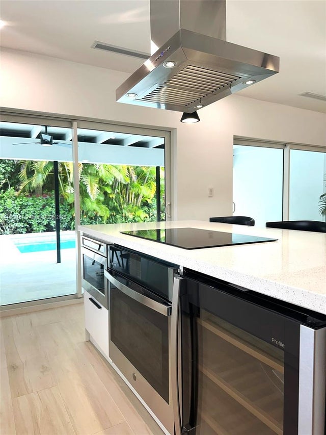 4 of 25 - 4430 Sw 11th St, Miami, FL