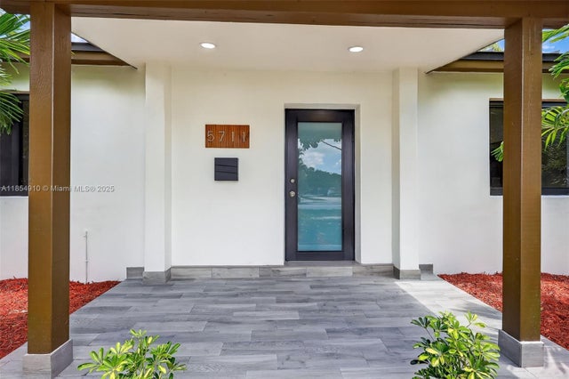 4 of 30 - 5711 Sw 92nd Ave, Miami, FL