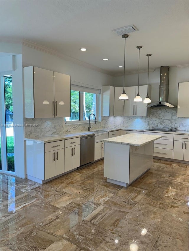 5 of 55 - 10600 Sw 69th Ave, Pinecrest, FL