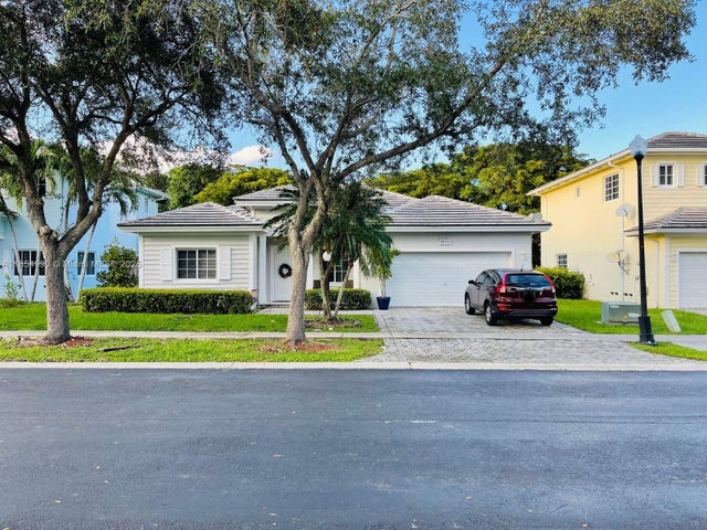 1 of 31 - 2875 Ne 4th St, Homestead, FL