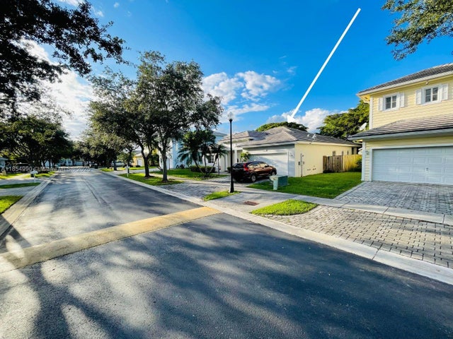 2 of 31 - 2875 Ne 4th St, Homestead, FL