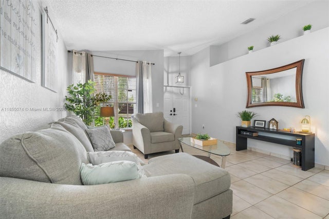 4 of 33 - 251 Sw 203rd Ave, Pembroke Pines, FL