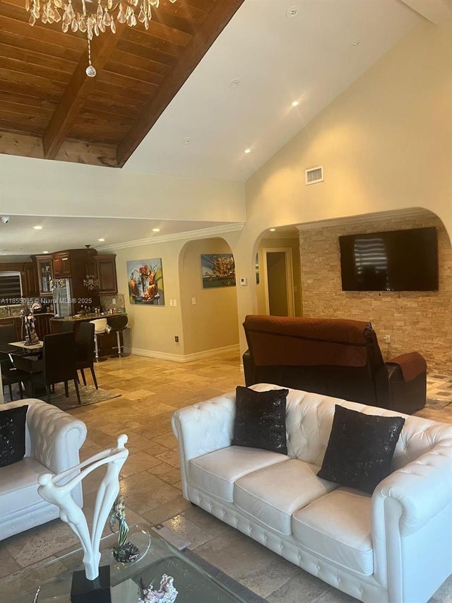 3 of 11 - 20305 Ne 10th Ct, Miami, FL