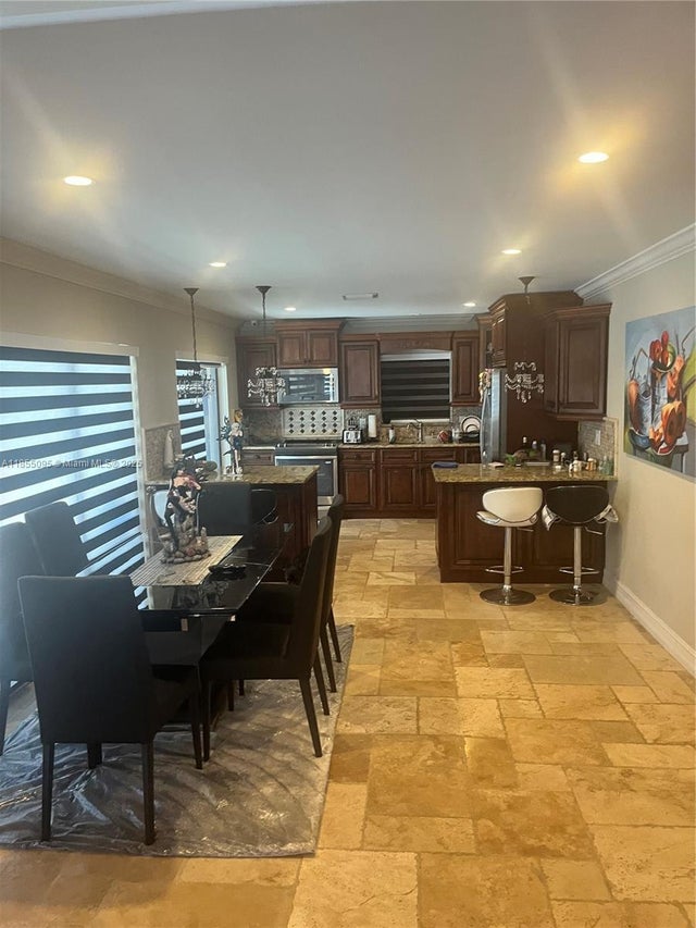 4 of 11 - 20305 Ne 10th Ct, Miami, FL