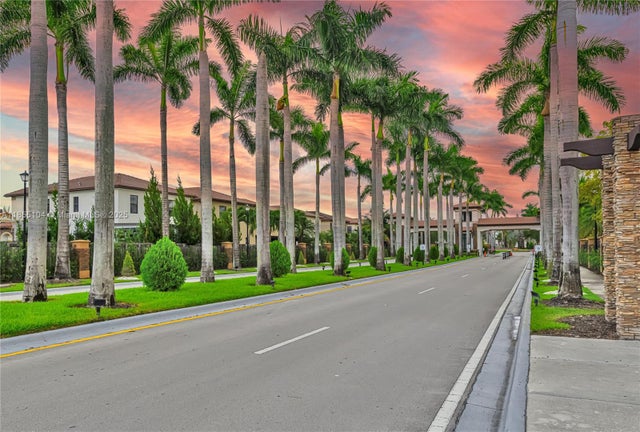 2 of 44 - 8630 Nw 101st Pl, Doral, FL